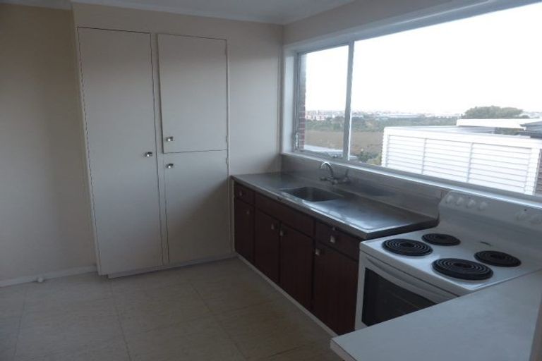 Photo of property in 1/36 Exmouth Road, Northcote, Auckland, 0627