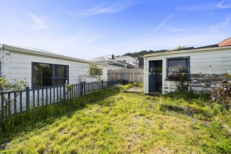 Photo of property in 8 Caroline Street, Mount Victoria, Wellington, 6011