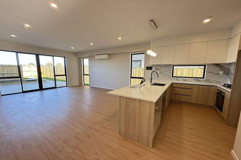 Photo of property in 8 Kapeta Lane, Karaka, 2113