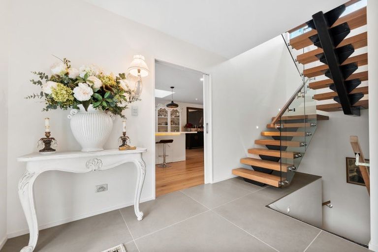 Photo of property in 7 Hartles Place, Mellons Bay, Auckland, 2014