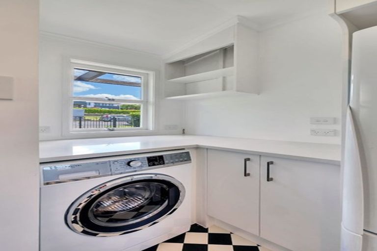 Photo of property in 1/17 Lake View Road, Takapuna, Auckland, 0622