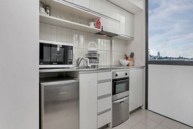 Photo of property in Halsey Apartments At Lighter Quay, 401/75 Halsey Street, Auckland Central, Auckland, 1010