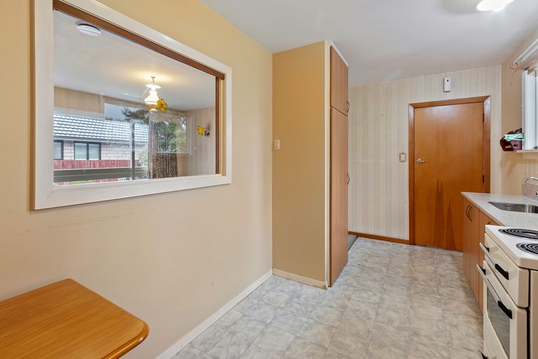 Photo of property in 2/43 Prestons Road, Redwood, Christchurch, 8051