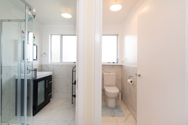 Photo of property in 2/27 Spence Road, Henderson, Auckland, 0612