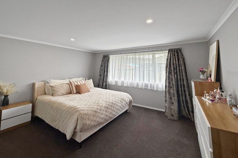 Photo of property in 17 Poulson Grove, Trentham, Upper Hutt, 5018