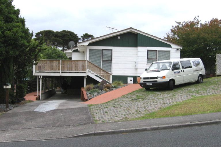 Photo of property in 17 Contessa Drive, Glenfield, Auckland, 0629