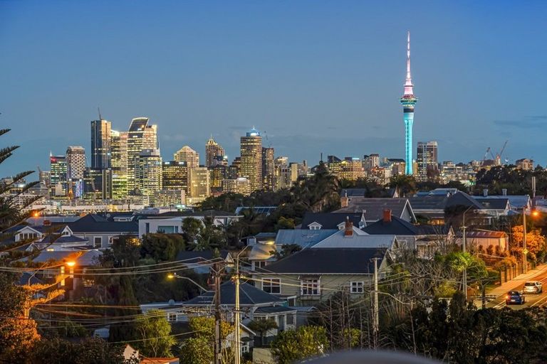 Photo of property in 200 Queen Street, Northcote Point, Auckland, 0627