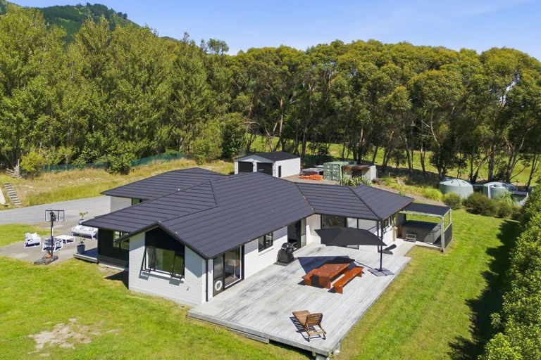 Photo of property in 6 Hadfield Road, Peka Peka, Waikanae, 5391