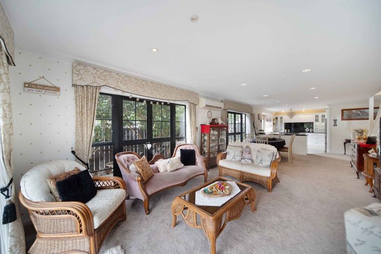 Photo of property in 16 Len Garlick Place, Pahurehure, Papakura, 2113