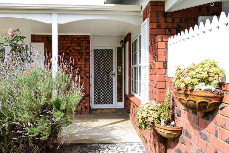 Photo of property in 11 Sandalwood Drive, Dinsdale, Hamilton, 3204