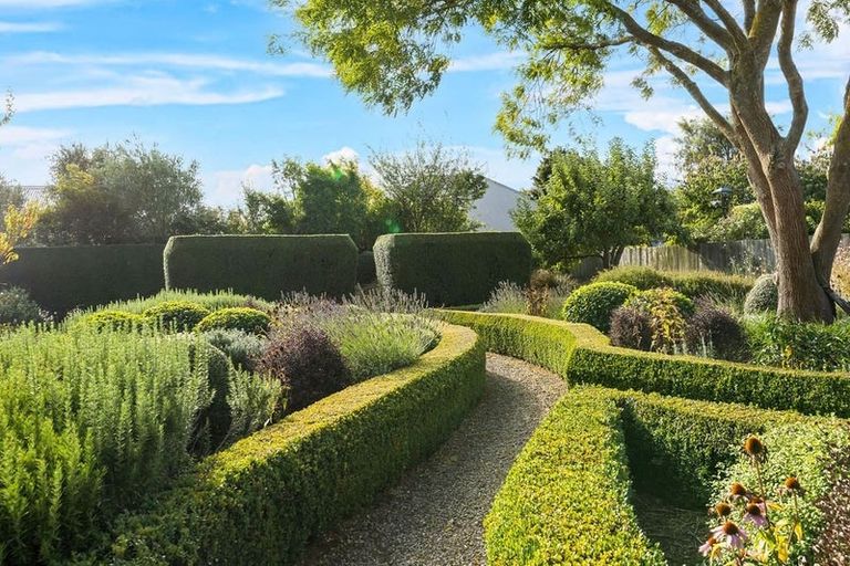 Photo of property in 72 Aorangi Road, Bryndwr, Christchurch, 8053