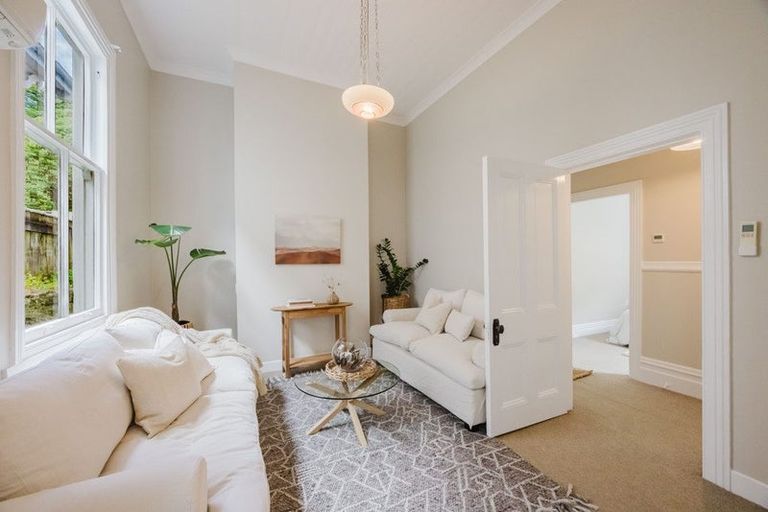 Photo of property in 20 Faraday Street, Hospital Hill, Napier, 4110