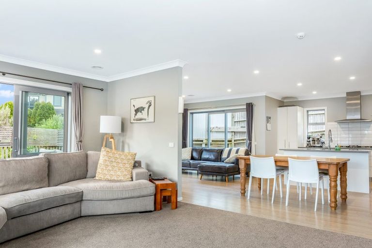 Photo of property in 3 Shoal Place, Whitby, Porirua, 5024