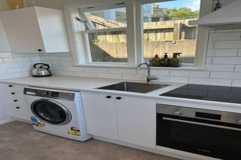 Photo of property in 11 Alexandra Road, Roseneath, Wellington, 6021