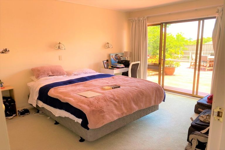 Photo of property in 16 Oliver Twist Avenue, Mellons Bay, Auckland, 2014