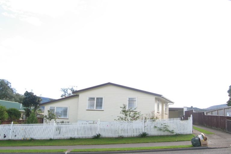 Photo of property in 11 Mount Marua Way, Timberlea, Upper Hutt, 5018