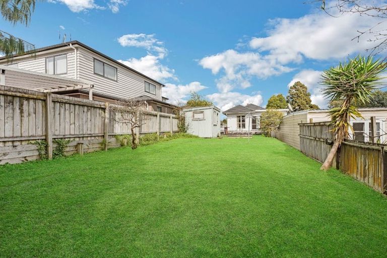 Photo of property in 11 Netherlands Avenue, Kelston, Auckland, 0602