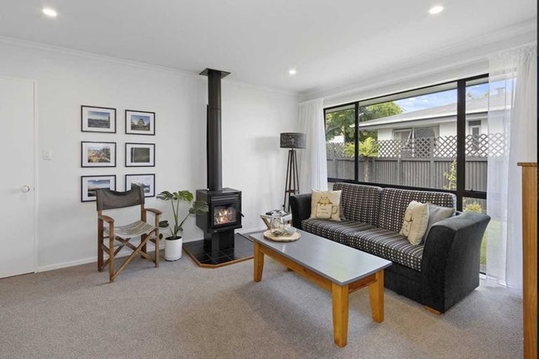 Photo of property in 2/294 Wairakei Road, Bryndwr, Christchurch, 8053