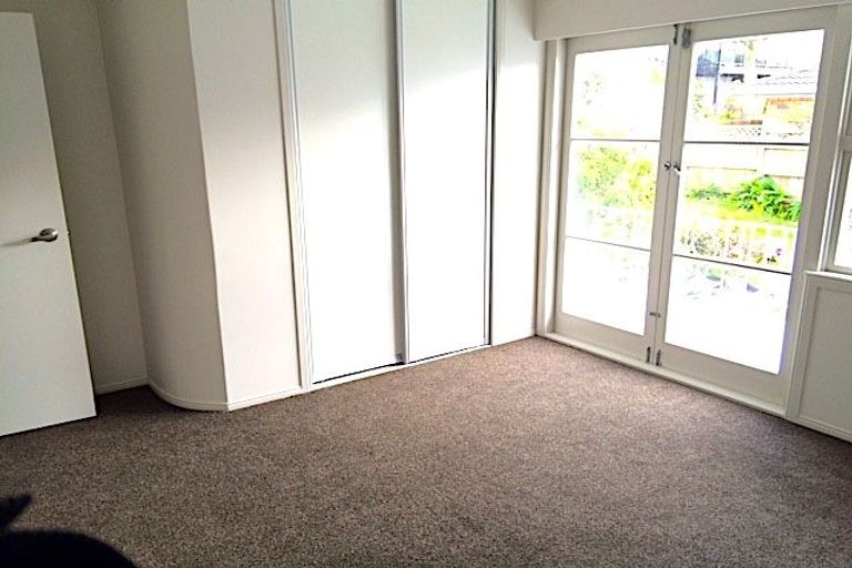 Photo of property in 9 Seaview Road, Castor Bay, Auckland, 0620