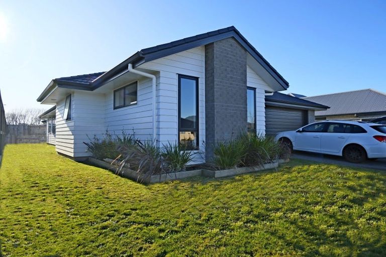 Photo of property in 39 Huka Heights Drive, Rangatira Park, Taupo, 3330