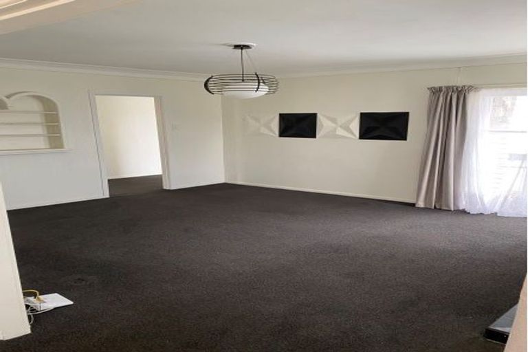 Photo of property in 135 View Road, Sunnyvale, Auckland, 0612