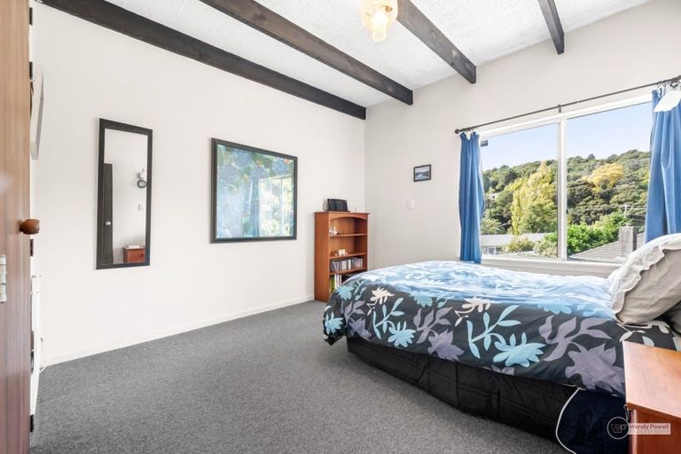 Photo of property in 28 Deller Grove, Silverstream, Upper Hutt, 5019