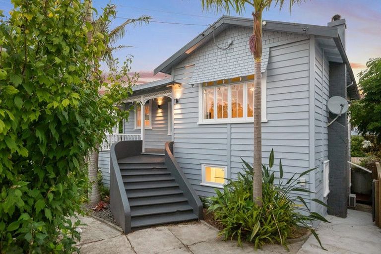 Photo of property in 12 Domain Street, Devonport, Auckland, 0624