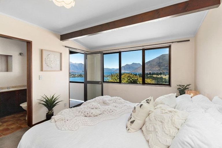 Photo of property in 4 Earnslaw Terrace, Queenstown, 9300