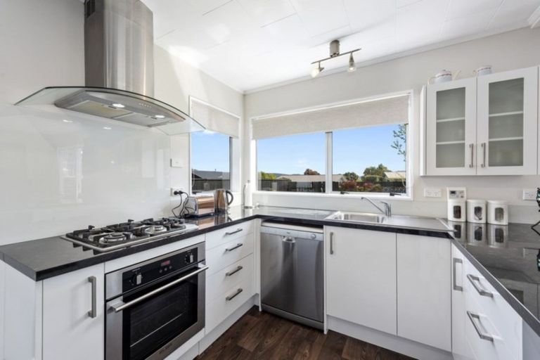 Photo of property in 28a Roband Crescent, Brown Owl, Upper Hutt, 5018