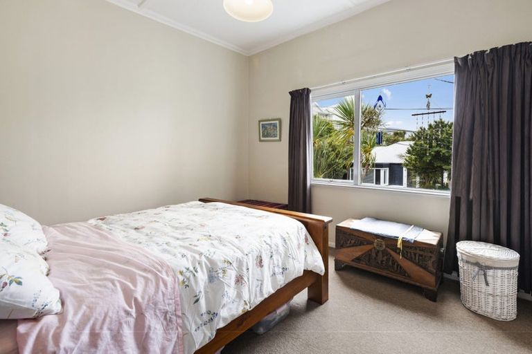 Photo of property in 3-5 Knoll Street, Island Bay, Wellington, 6023