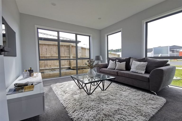 Photo of property in 26 Vinistra Road, Kumeu, 0810