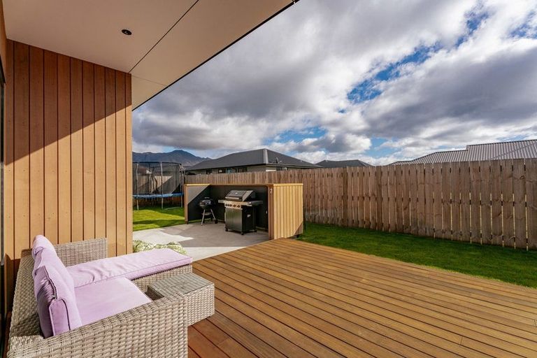 Photo of property in 8 Pounamu Avenue, Albert Town, Wanaka, 9305