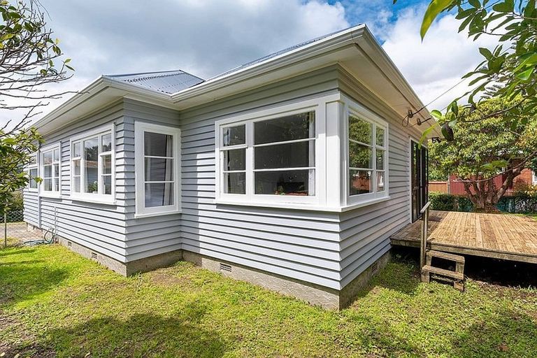 Photo of property in 7 Kiwi Crescent, Tawa, Wellington, 5028