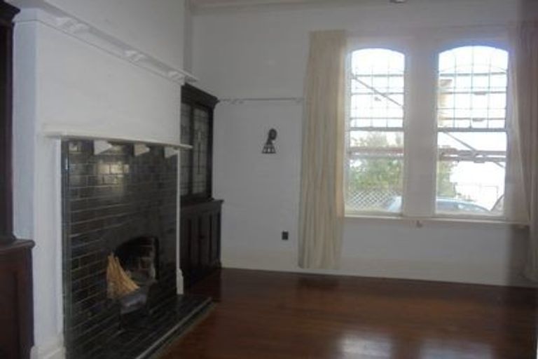 Photo of property in 7a Hawker Street, Mount Victoria, Wellington, 6011