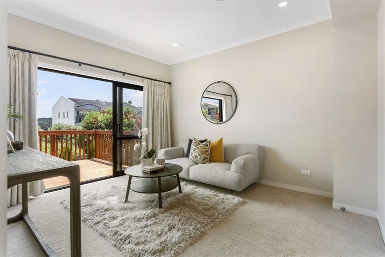 Photo of property in 97 Medallion Drive, Oteha, Auckland, 0632