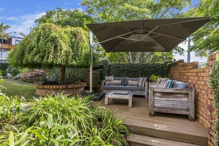 Photo of property in 19 Portsea Place, Chatswood, Auckland, 0626