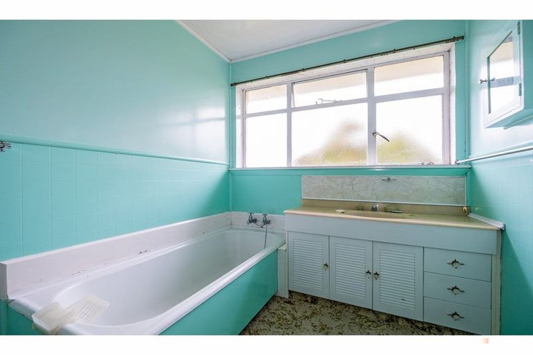 Photo of property in 1 Regent Street, Waimate, 7924