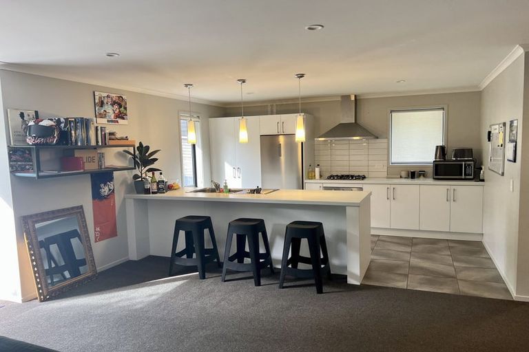 Photo of property in 31 Mooring Close, Whitby, Porirua, 5024