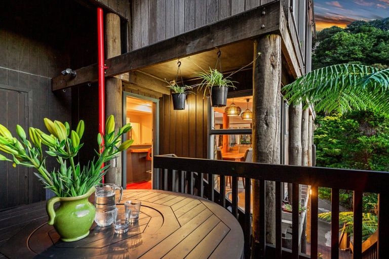 Photo of property in 3a Whiorau Grove, Lowry Bay, Lower Hutt, 5013