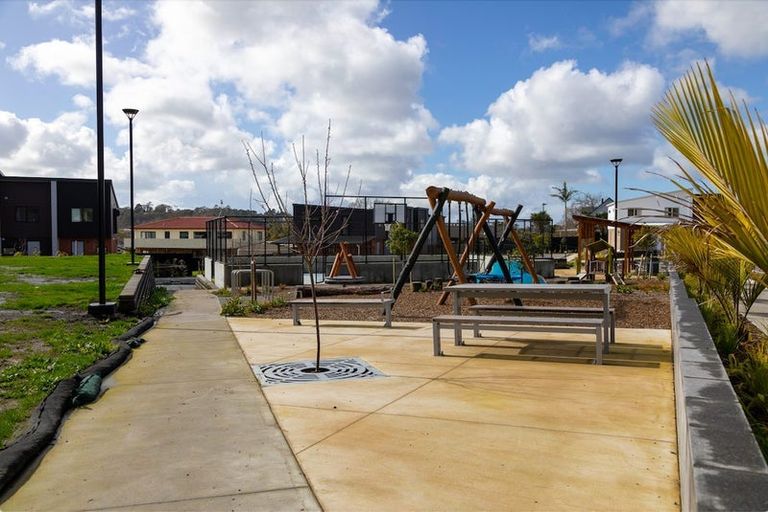 Photo of property in 8/25 Jabuka Street, Glen Eden, Auckland, 0602