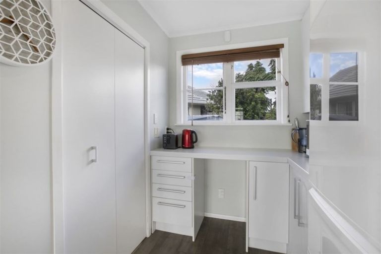Photo of property in 1/10 Gladfield Lane, Te Atatu Peninsula, Auckland, 0610