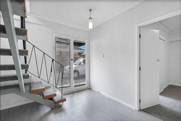 Photo of property in 3/120 Titirangi Road, New Lynn, Auckland, 0600