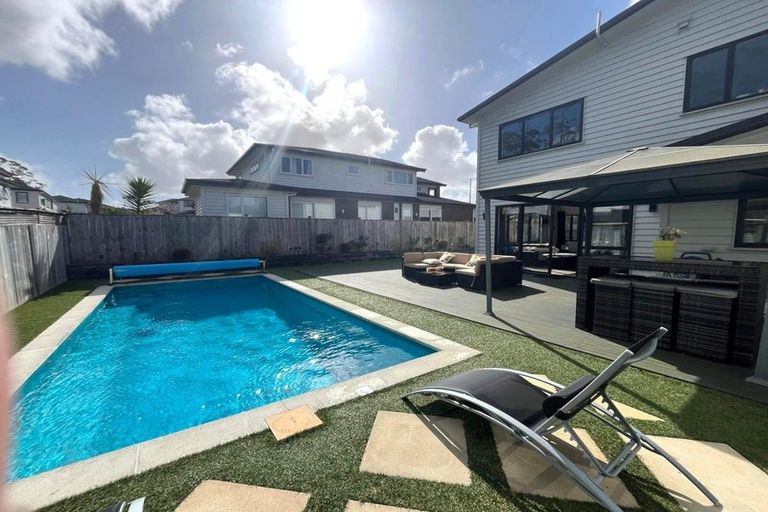 Photo of property in 64 Mettam Drive, Swanson, Auckland, 0614