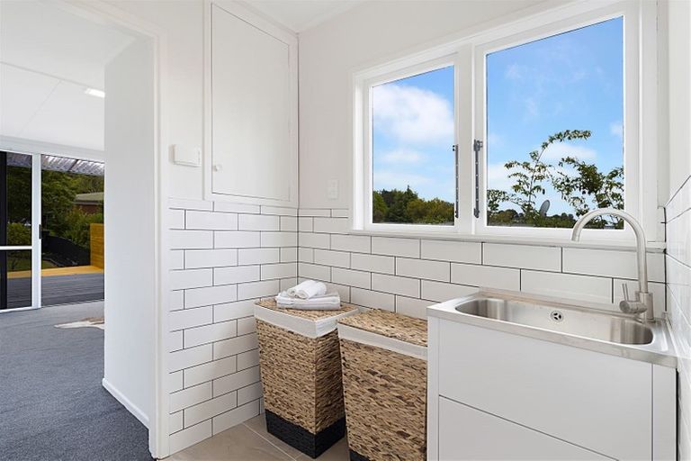 Photo of property in 60 Hilling Street, Titirangi, Auckland, 0604