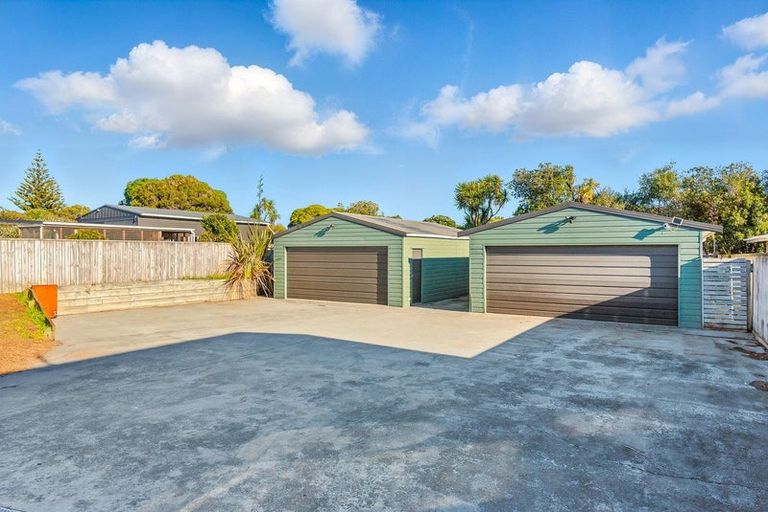 Photo of property in 30 Eruini Street, Waikanae Beach, Waikanae, 5036