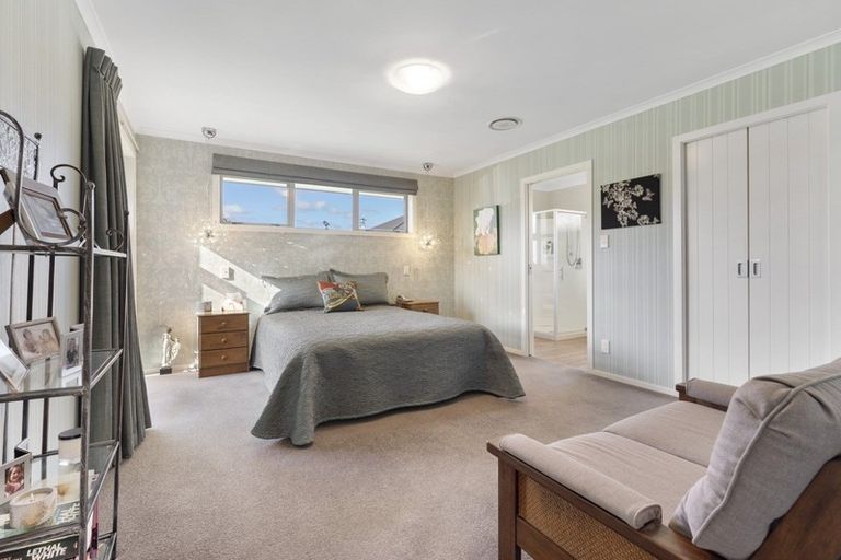 Photo of property in 4 Medallion Court, Kelvin Grove, Palmerston North, 4414