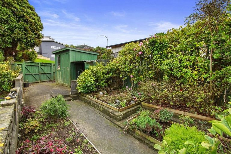 Photo of property in 32 Turriff Crescent, Tawa, Wellington, 5028