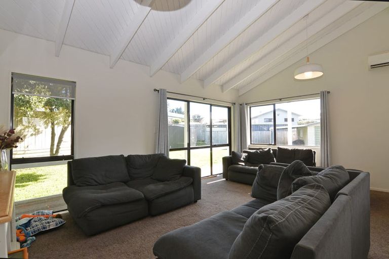 Photo of property in 10 Ross Grove, Paraparaumu, 5032