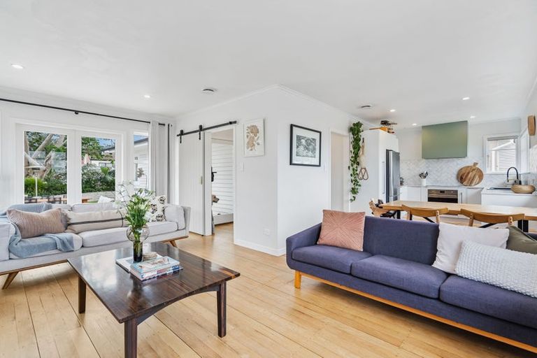 Photo of property in 2 Parahaki Street, Regent, Whangarei, 0112