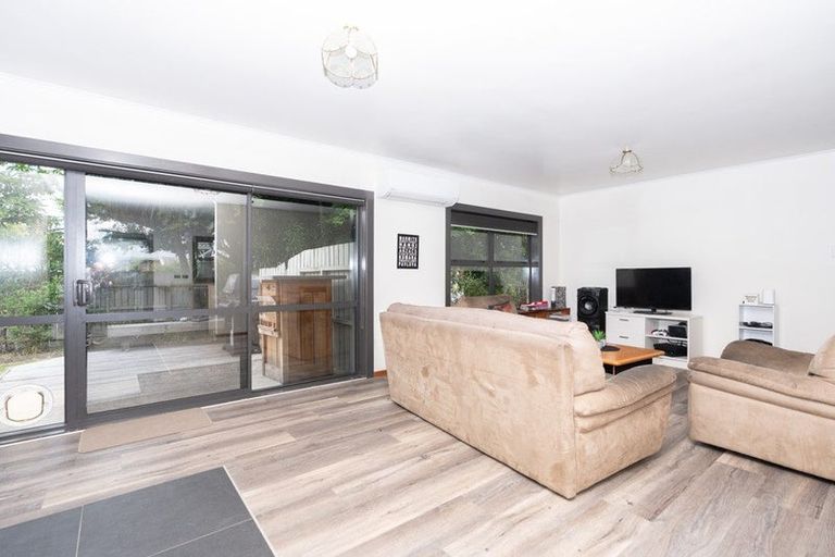 Photo of property in 1 Southsea Crescent, Silverdale, Hamilton, 3216